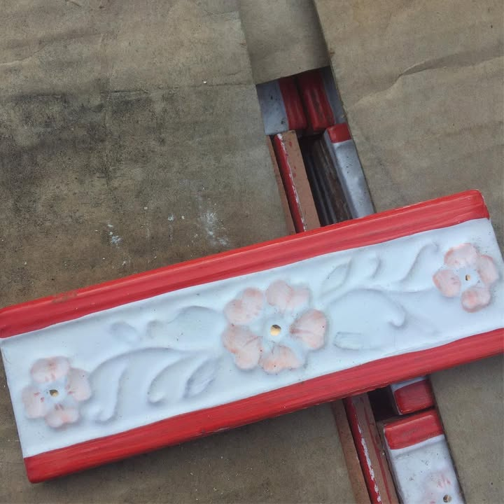 Red & blossom counter trim